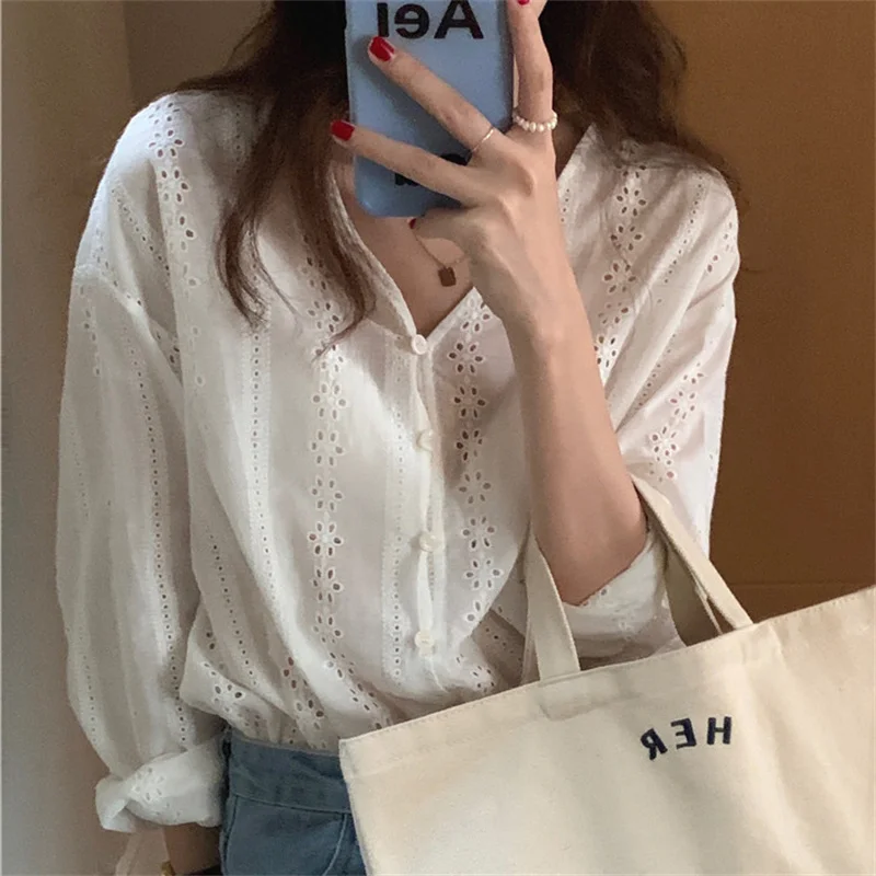 Alien Kitty White Embroidery V-Neck Retro Loose Vintage 2021 Summer Lady Elegant Sweet Femme New Hot Blouses Chic Shirts Tops
Alien Kitty White Embroidery V-Neck Retro Loose Vintage 2021 Summer Lady Elegant Sweet Femme New Hot Blouses Chic Shirts Tops