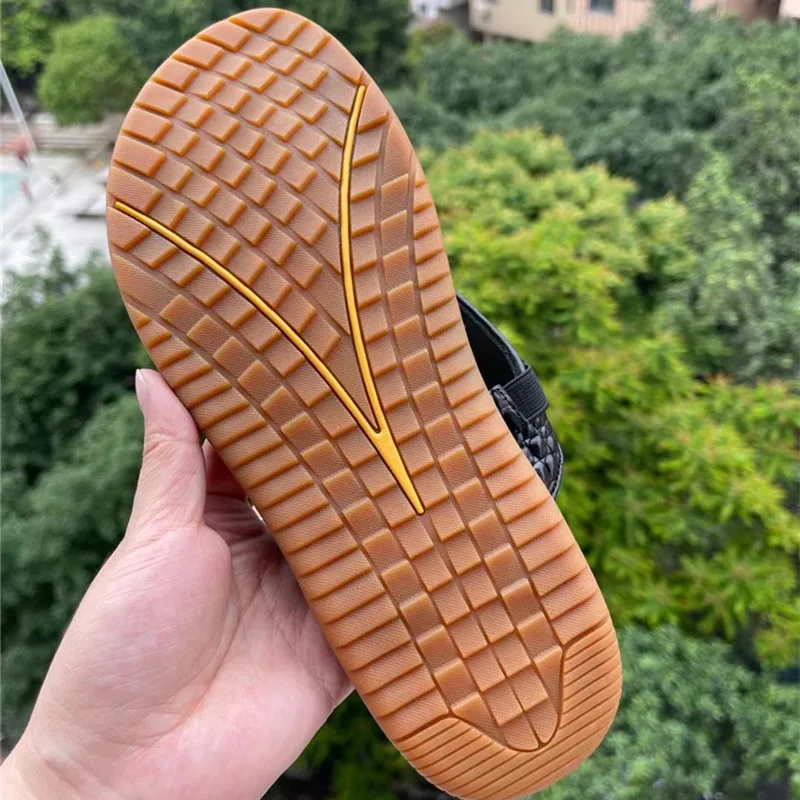 Authentic Real True Alligator Skin Soft Rubble Sole Men Casual Flip-flops Genuine Exotic Crocodile Leather Male Two-Way Slippers
Authentic Real True Alligator Skin Soft Rubble Sole Men Casual Flip-flops Genuine Exotic Crocodile Leather Male Two-Way Slippers