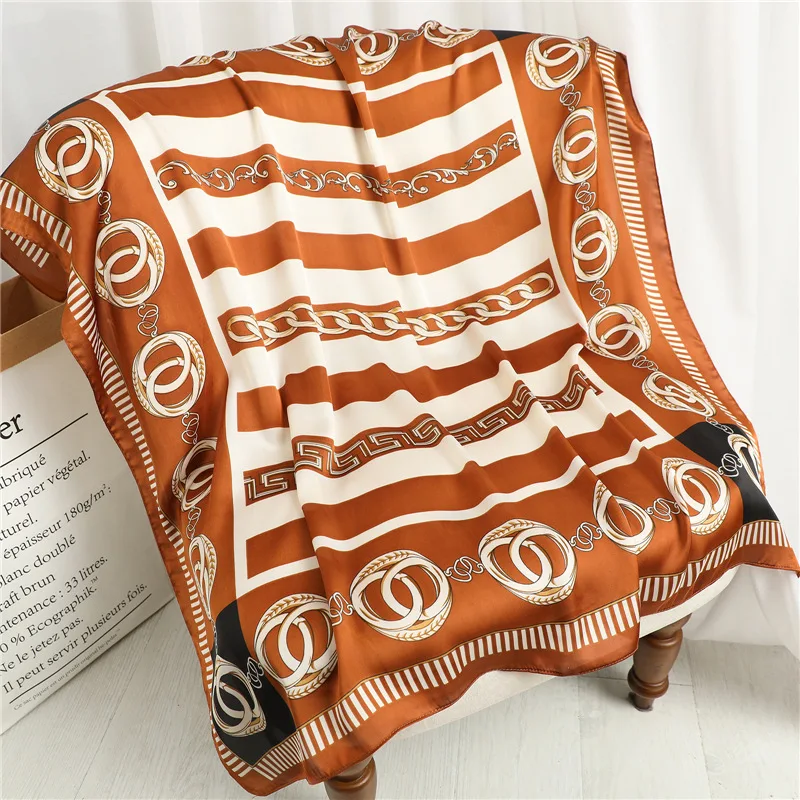 2021 New Chain Square Silk Scarf Women Bandana Fashion Design Ladies Shawls Pashmina Female Foulard Neckscarf Headband 90*90CM
2021 New Chain Square Silk Scarf Women Bandana Fashion Design Ladies Shawls Pashmina Female Foulard Neckscarf Headband 90*90CM