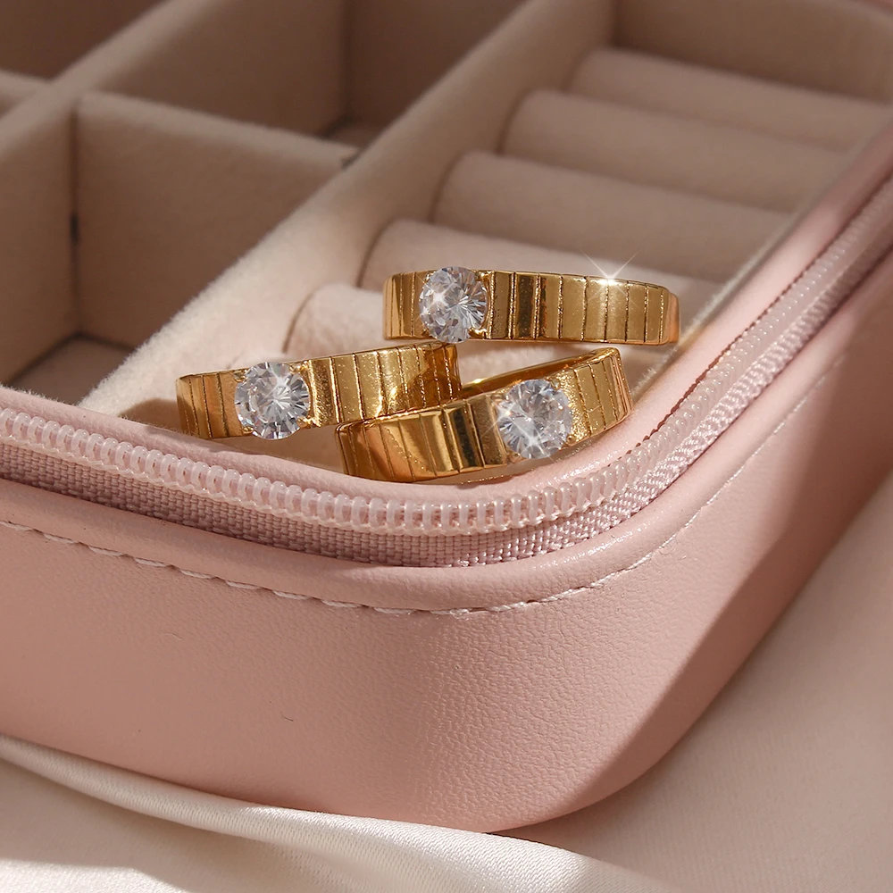 New Unisex Round AAA Zircon Pvaed Texture Gold Plated Stainless Steel Wedding Rings For Couple Women's Gold Ring
New Unisex Round AAA Zircon Pvaed Texture Gold Plated Stainless Steel Wedding Rings For Couple Women's Gold Ring
