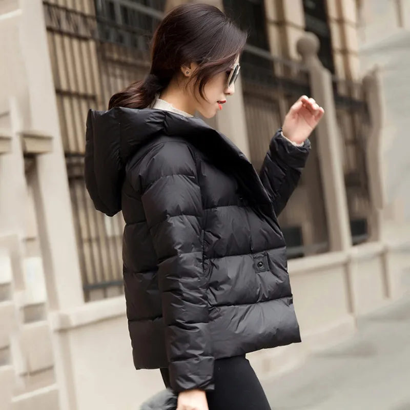 Oneyisha 2020 Winter Short Down Jacket Women Ultra Light 90% White Duck Down Hooded Parka Female Casual Covered Button Outwear
Oneyisha 2020 Winter Short Down Jacket Women Ultra Light 90% White Duck Down Hooded Parka Female Casual Covered Button Outwear