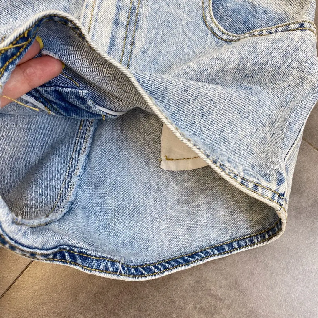 ZCSMLL Rhinestone buckle belt waist wash ins European and American fried street denim women shorts 2021 summer tide
ZCSMLL Rhinestone buckle belt waist wash ins European and American fried street denim women shorts 2021 summer tide