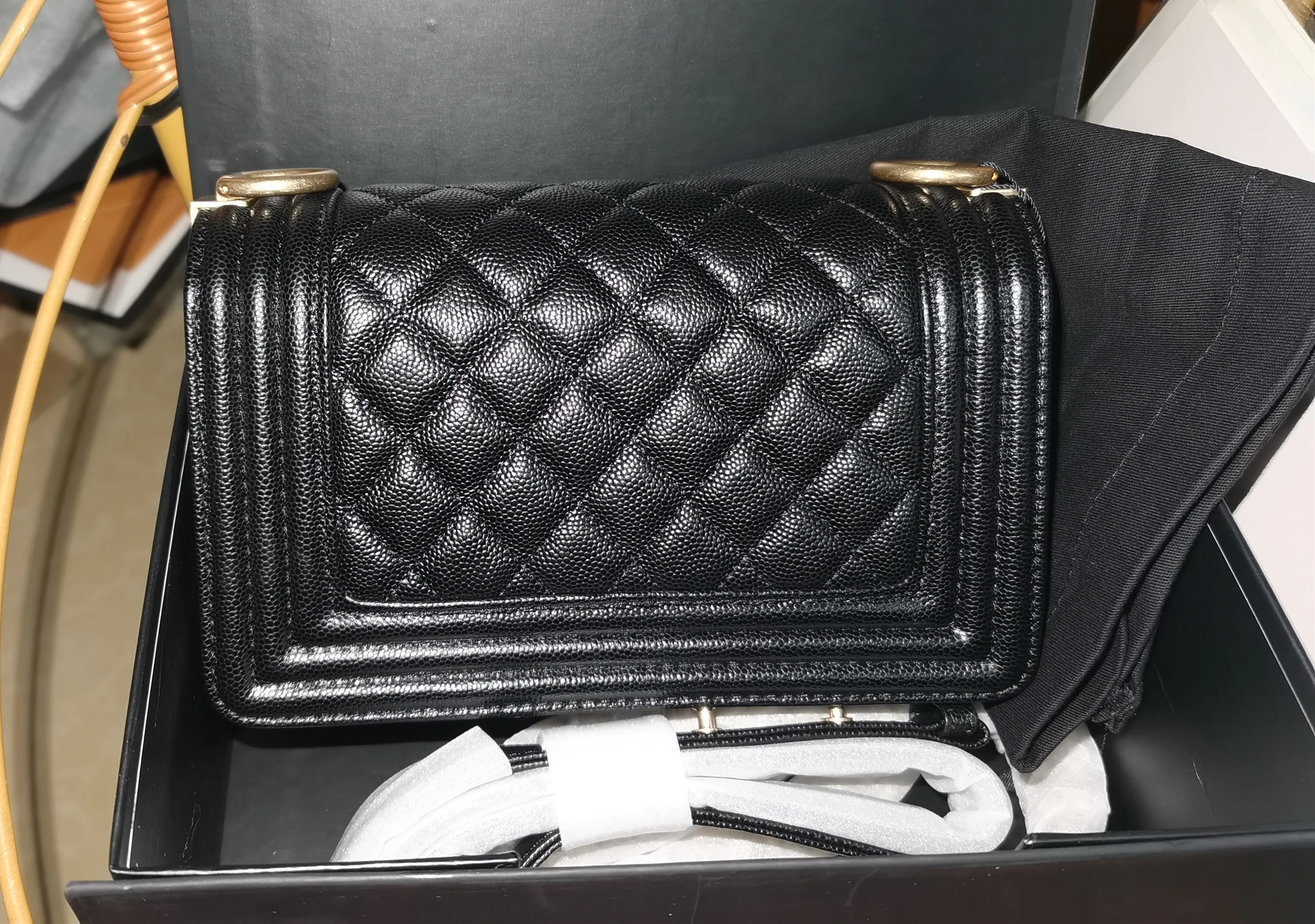 Fashion women's Caviar pattern Chain shoulder bag real leather bag women Chain bag top quality caviar Messenger bags20cm small
Fashion women's Caviar pattern Chain shoulder bag real leather bag women Chain bag top quality caviar Messenger bags20cm small