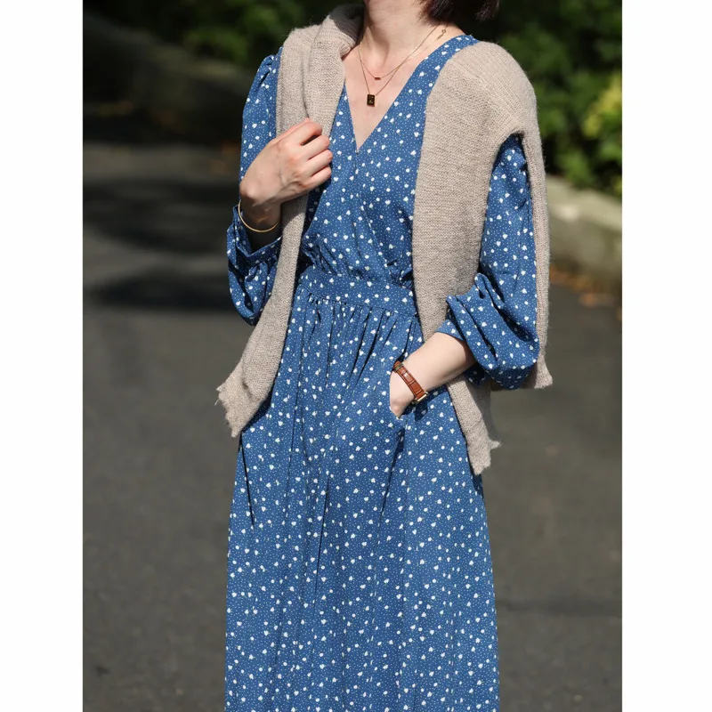 2021 Autumn New Women Blue Floral Dress V-neck High Waist Long Sleeve Ankle-Length Dress Elegant Casual Long Dress 
2021 Autumn New Women Blue Floral Dress V-neck High Waist Long Sleeve Ankle-Length Dress Elegant Casual Long Dress