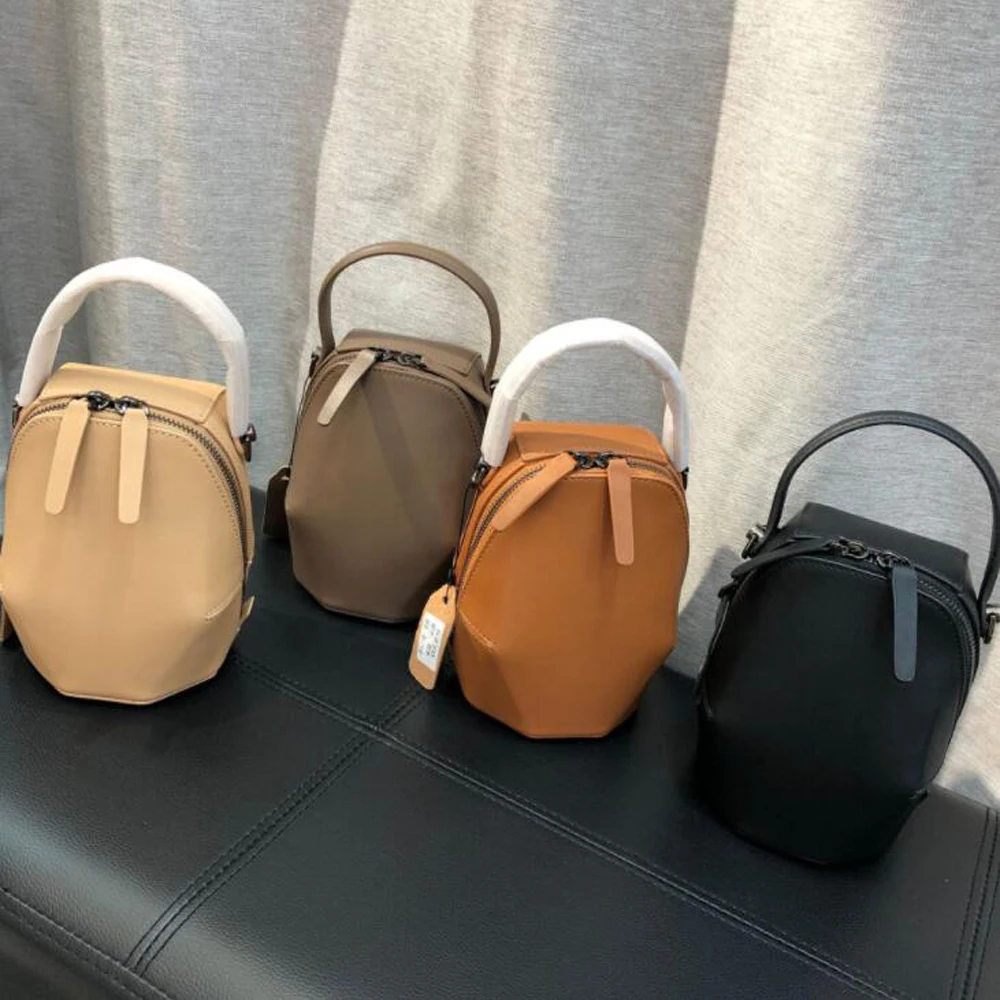 Quality Genuine Leather Shoulder Messenger Bag Design Cowhide Fashion Handbags Cross-body Bag Tablet Tote Mochila Satchel
Quality Genuine Leather Shoulder Messenger Bag Design Cowhide Fashion Handbags Cross-body Bag Tablet Tote Mochila Satchel