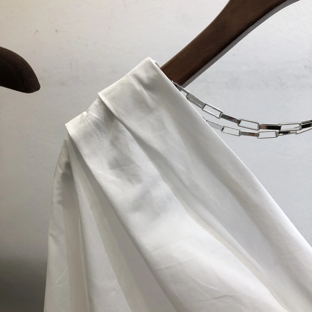 2021 new ladies fashion metal chain one-arm blouse 0309 
2021 new ladies fashion metal chain one-arm blouse 0309