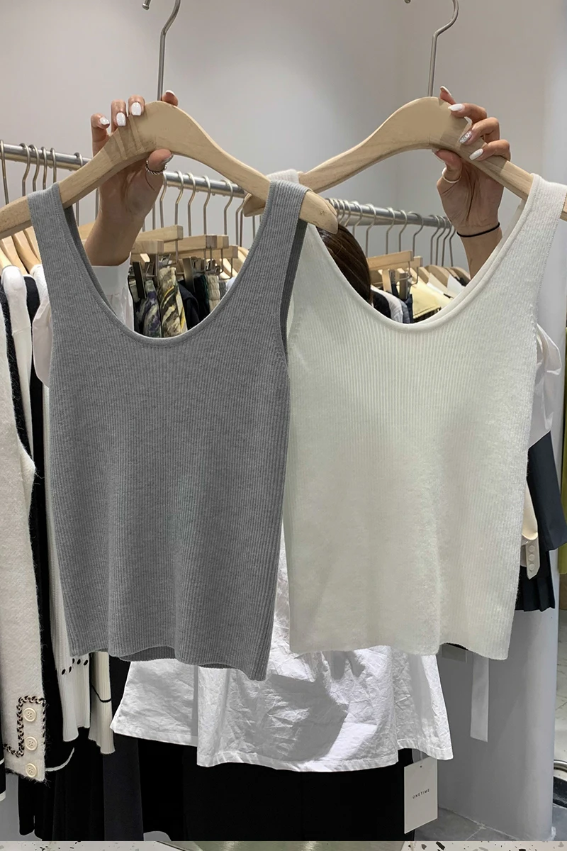 2021 New Spring Summer Women Inside Wear Slim Halter Sleeveless Top Bottoming Knitted Shirt Small White Vest for Ladies
2021 New Spring Summer Women Inside Wear Slim Halter Sleeveless Top Bottoming Knitted Shirt Small White Vest for Ladies