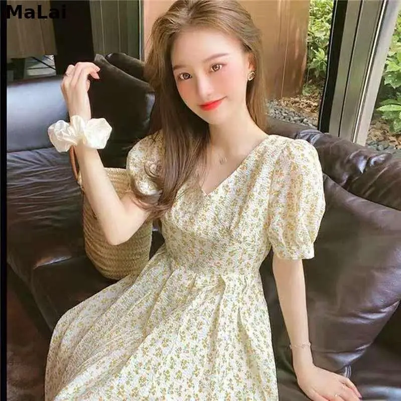 Yellow Vintage Floral Dress Summer 2021 V-Neck Princess Revolve Dress Women French Casual Short Sleeve Elegant Sweet Midi Dress
Yellow Vintage Floral Dress Summer 2021 V-Neck Princess Revolve Dress Women French Casual Short Sleeve Elegant Sweet Midi Dress