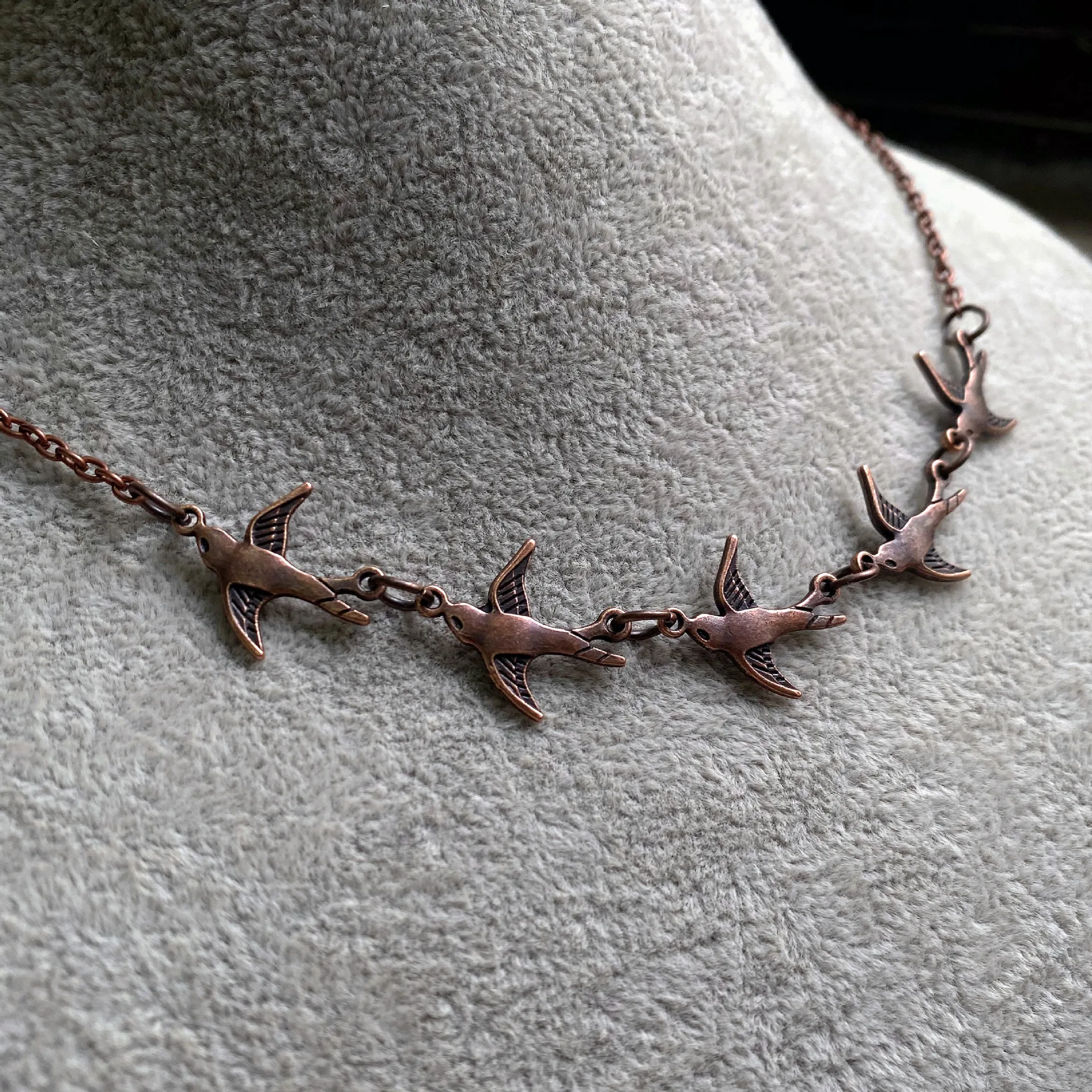Flock of Swallows Necklace for Women, flying Birds Necklace, Five Birds Choker Woodland Jewelry for Family Mom Daughter,SWALLOW
Flock of Swallows Necklace for Women, flying Birds Necklace, Five Birds Choker Woodland Jewelry for Family Mom Daughter,SWALLOW