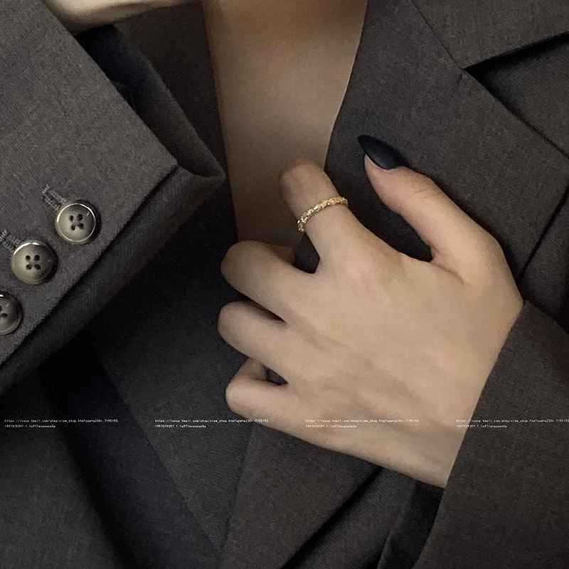 Vintage Simple Gold Women Ring Matte No Copper Material Elegant Ladies Temperament Ring Exquisite Gifts Fashion Jewelry
Vintage Simple Gold Women Ring Matte No Copper Material Elegant Ladies Temperament Ring Exquisite Gifts Fashion Jewelry