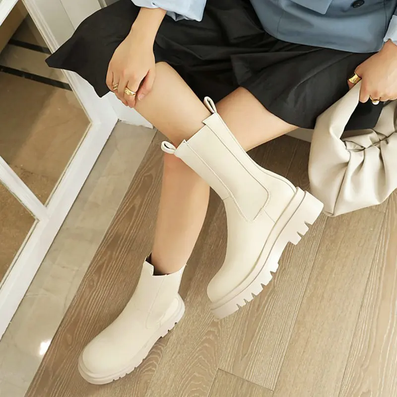Round toe thick-soled luxury women's boots winter warm shoes non-slip women's boots fashion women's shoes
Round toe thick-soled luxury women's boots winter warm shoes non-slip women's boots fashion women's shoes