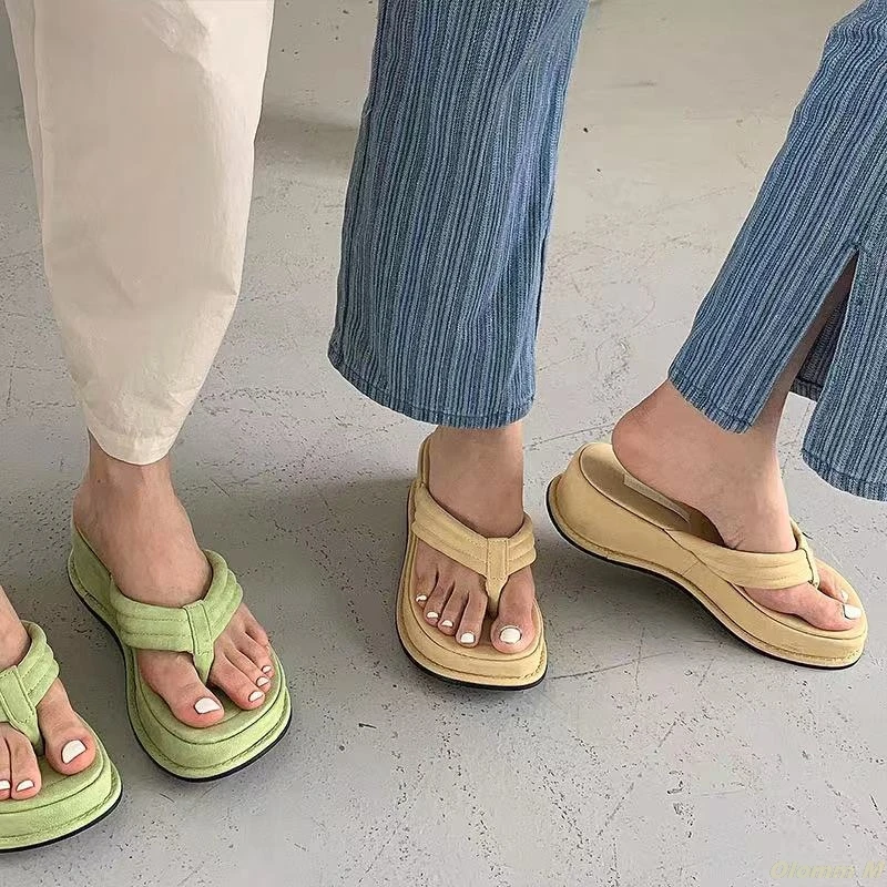 Шлепанцы женские из искусственной замши, пляжные сандалии на платформе, мягкая массивная подошва, сланцы, лето 2021
Шлепанцы женские из искусственной замши, пляжные сандалии на платформе, мягкая массивная подошва, сланцы, лето 2021