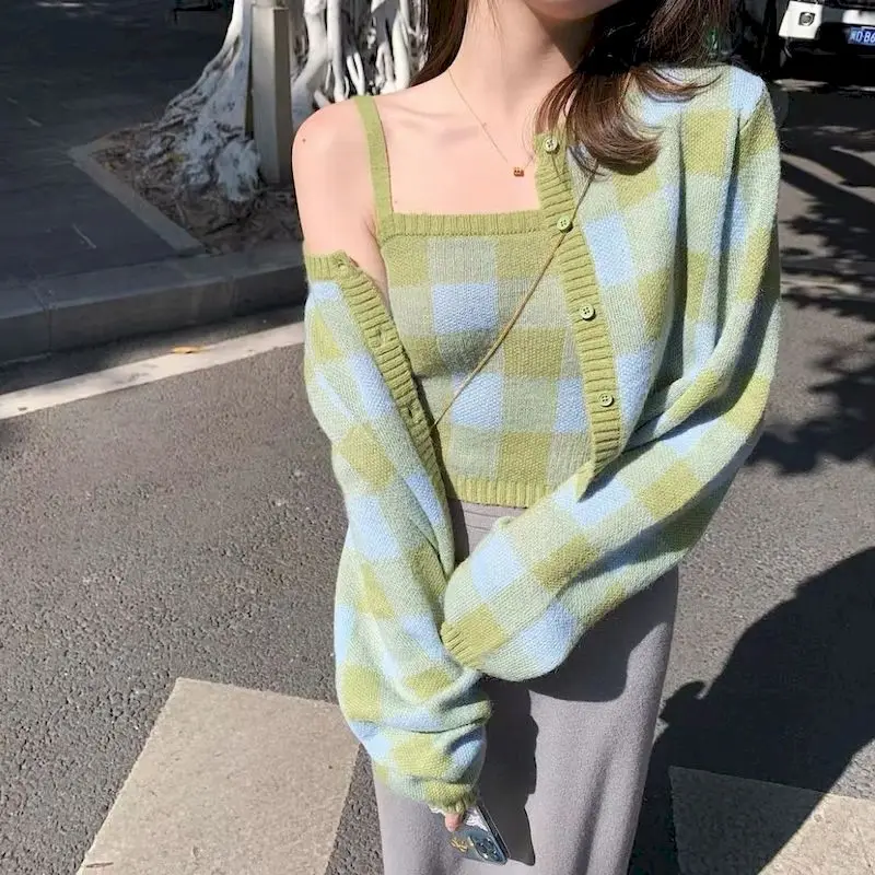 Vintage sweater women knitted plaid cardigan vest 2 pieces suit sweet cardigan pullover women's Korean fashion streetwear top
Vintage sweater women knitted plaid cardigan vest 2 pieces suit sweet cardigan pullover women's Korean fashion streetwear top