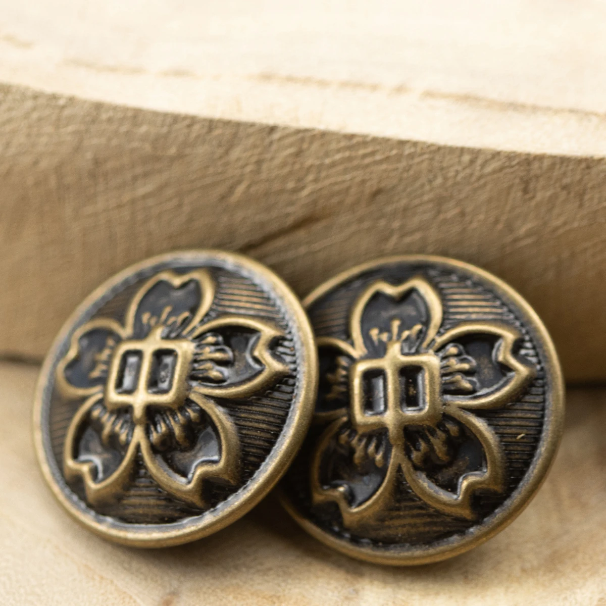 10Pcs Bronze Japanese Style Brass Buttons Uniform Button for Cosplay Clothing DIY Sewing Accessories For Needlework Handy Work
10Pcs Bronze Japanese Style Brass Buttons Uniform Button for Cosplay Clothing DIY Sewing Accessories For Needlework Handy Work