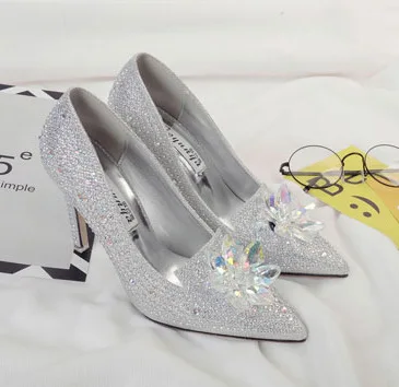 2020 new Rhinestone Crystal slim heel night club shoes pointed high heel banquet shoes single shoes
2020 new Rhinestone Crystal slim heel night club shoes pointed high heel banquet shoes single shoes