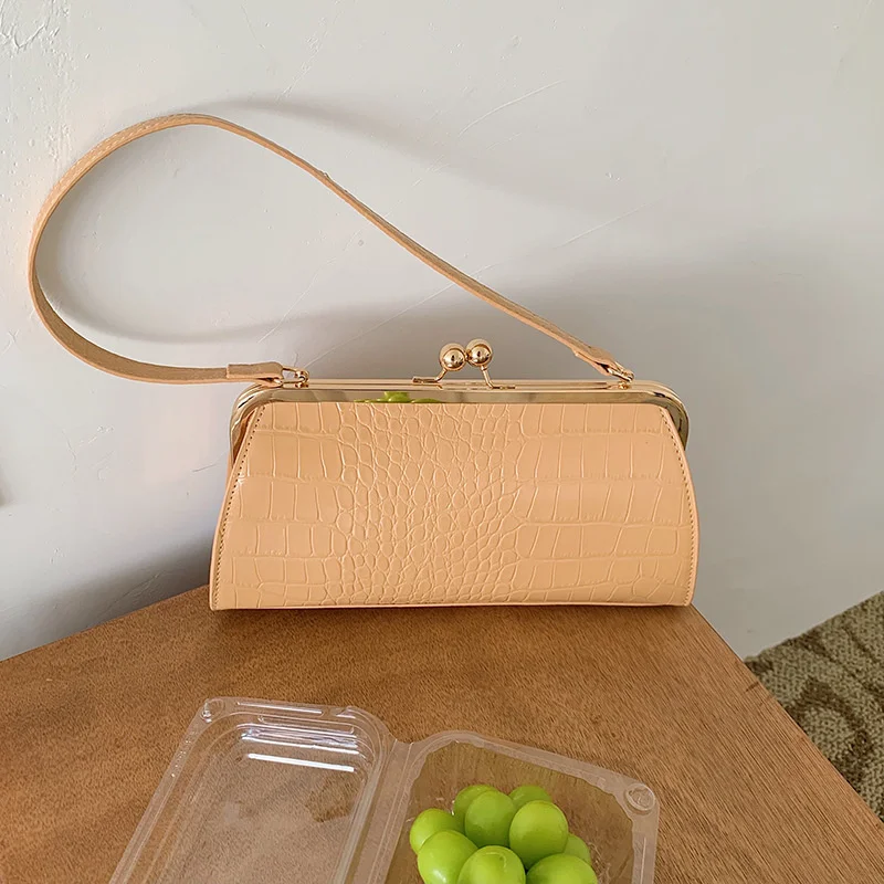 Female Fashion Korean Version Versatile Clip Bag Temperament Pu Crocodile Pattern Single Shoulder
Female Fashion Korean Version Versatile Clip Bag Temperament Pu Crocodile Pattern Single Shoulder