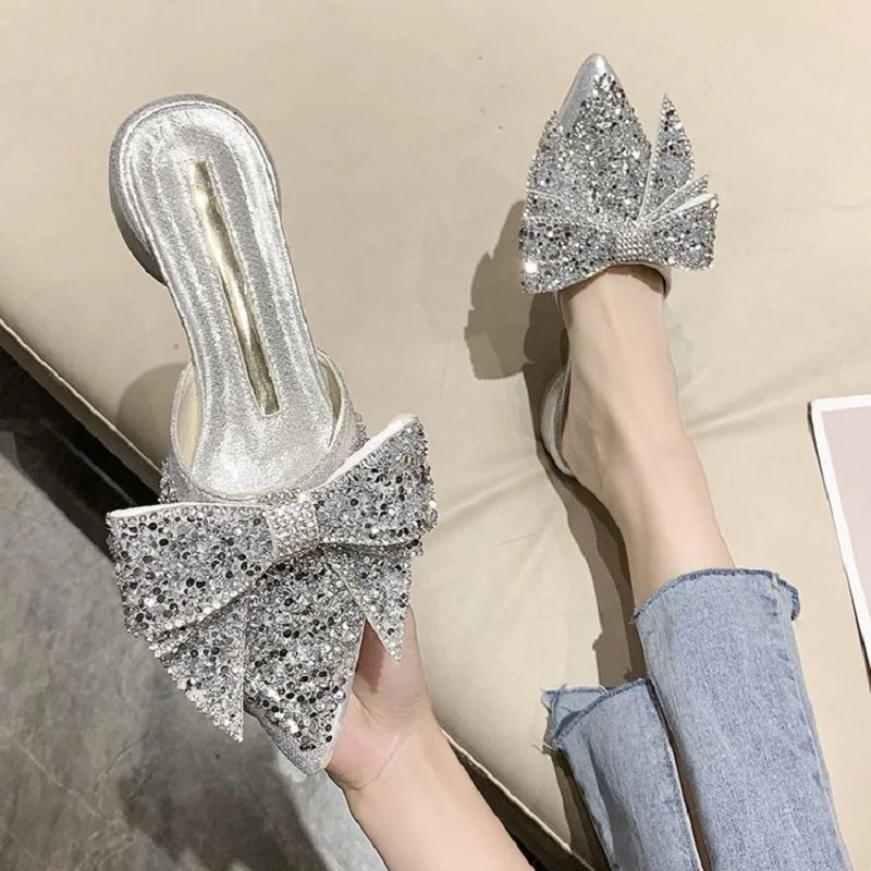 Элегантные женские полутапочки Baotou, летняя мода, лидер продаж, на низком каблуке, стразы, милые Повседневные тапочки с бантом для верхней од...
Элегантные женские полутапочки Baotou, летняя мода, лидер продаж, на низком каблуке, стразы, милые Повседневные тапочки с бантом для верхней од...