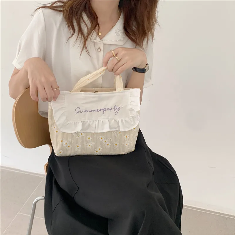 Retro Cotton Linen Women Lunch Bento Bags Embroidery Floral Ladies Small Shoulder Bag Female Daisy Flower Pouch Purse Handbags
Retro Cotton Linen Women Lunch Bento Bags Embroidery Floral Ladies Small Shoulder Bag Female Daisy Flower Pouch Purse Handbags