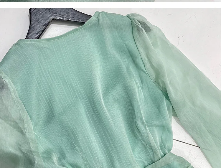 2021 Spring New French Style Temperament Retro Long-Sleeved Pleating Dress Women's Elegant Ruffled V-neck Slim Waist Dress
2021 Spring New French Style Temperament Retro Long-Sleeved Pleating Dress Women's Elegant Ruffled V-neck Slim Waist Dress