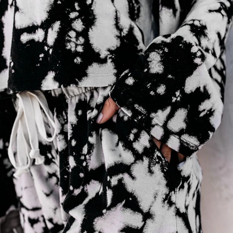 Women's Fashion Round Neck Tie-Dye Printing Casual Loose Shorts Long Sleeve Suit
Women's Fashion Round Neck Tie-Dye Printing Casual Loose Shorts Long Sleeve Suit