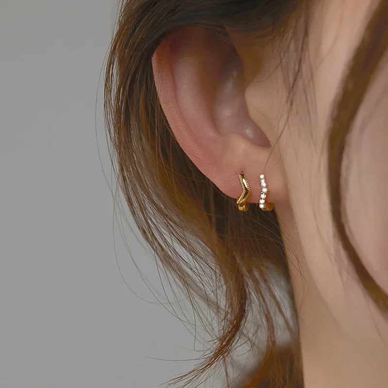 New Design CZ Zircon Crystal Small Hoops Sets Gold Color Earrings for Women Rhinestone Beads Fashion Jewelry Piercing Hoop 2021
New Design CZ Zircon Crystal Small Hoops Sets Gold Color Earrings for Women Rhinestone Beads Fashion Jewelry Piercing Hoop 2021