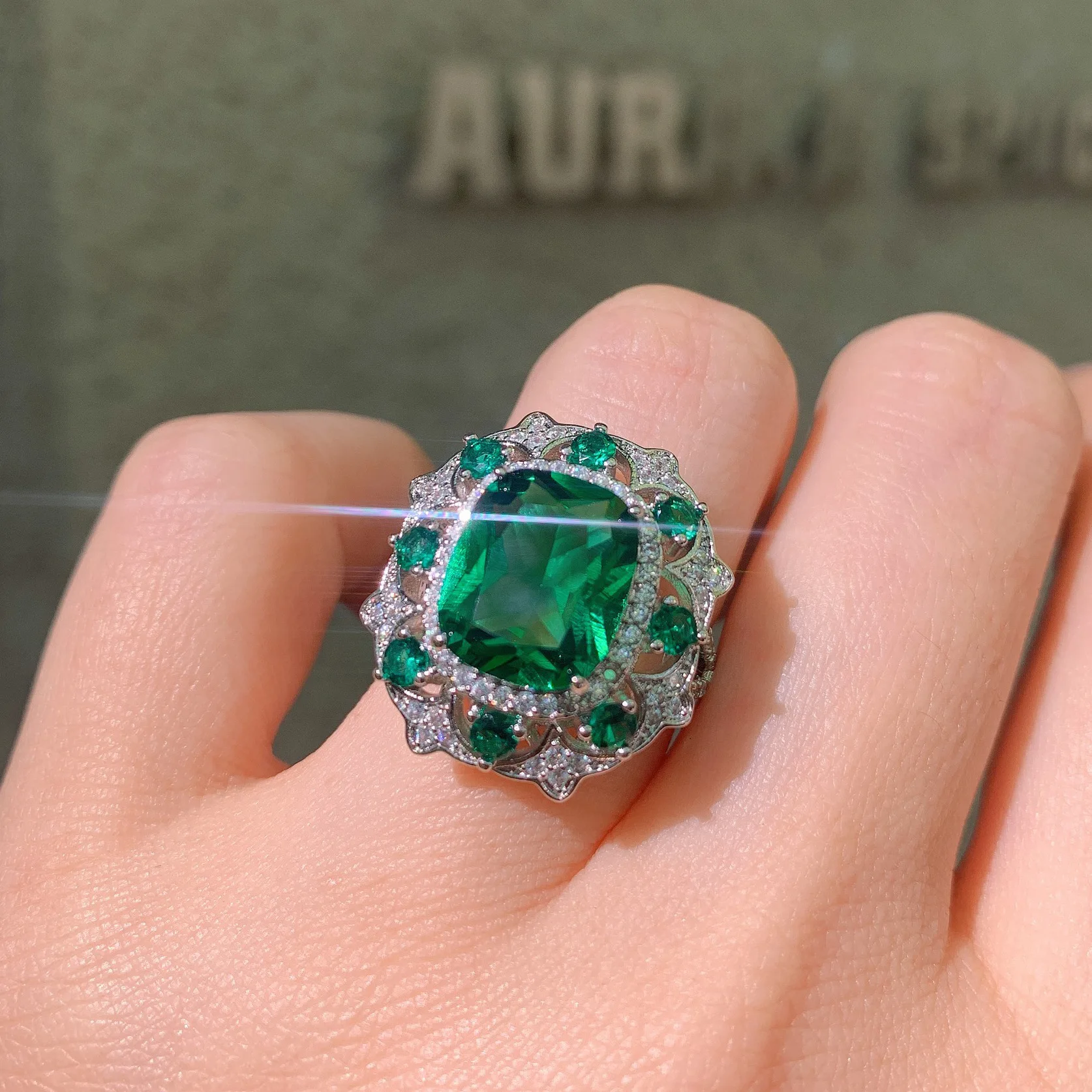 BLACK ANGEL New Arrival 925 Silver Women's Jewelry Ring With Stone Luxury Oval Imitation Emerald Tourmaline Party Gift Female
BLACK ANGEL New Arrival 925 Silver Women's Jewelry Ring With Stone Luxury Oval Imitation Emerald Tourmaline Party Gift Female