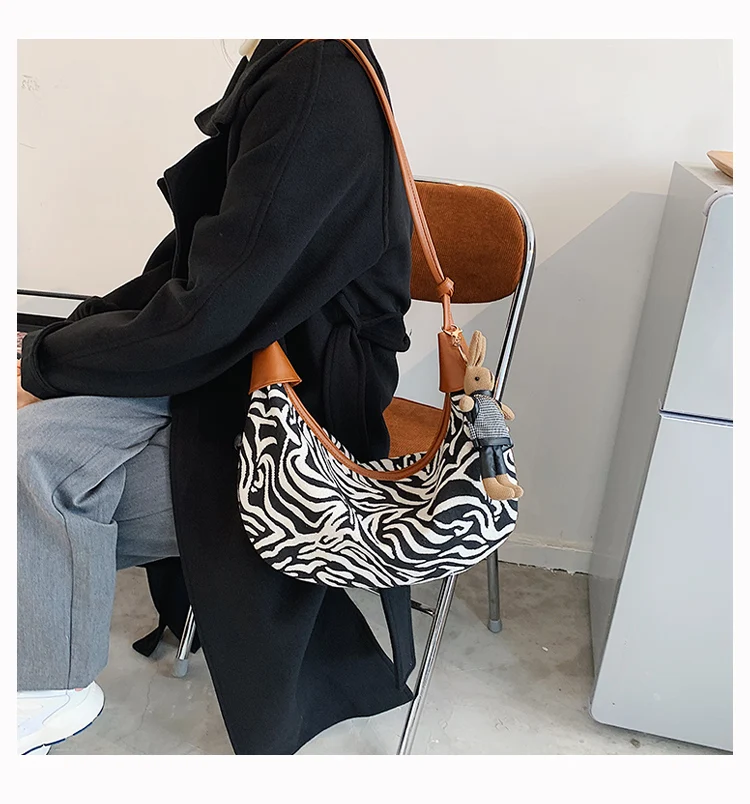 zebra Hobos bag handbag purse hand clutch famous brand luxury handbag women bag designer Crossbody bag for women 2020 sac a main
zebra Hobos bag handbag purse hand clutch famous brand luxury handbag women bag designer Crossbody bag for women 2020 sac a main