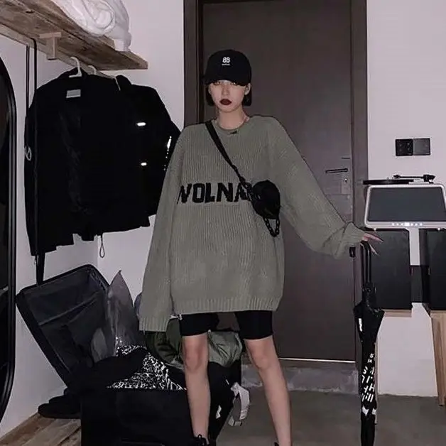 Autumn and Winter New Letter Printing Fashion Trend Loose Simple Round Neck Pullover All-match Knitted Sweater Warm Sweater
Autumn and Winter New Letter Printing Fashion Trend Loose Simple Round Neck Pullover All-match Knitted Sweater Warm Sweater