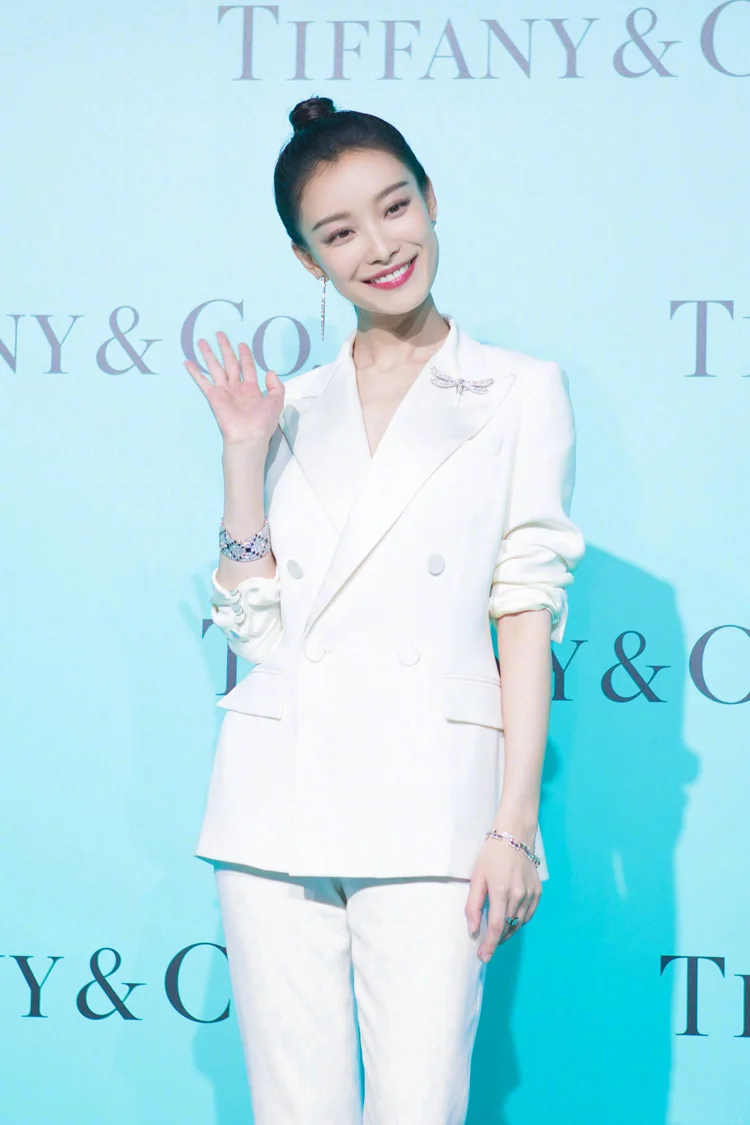 DEAT 2021 new spring and autumn fashion women clothes full sleeves double breasted single blazer female top WP87201L
DEAT 2021 new spring and autumn fashion women clothes full sleeves double breasted single blazer female top WP87201L