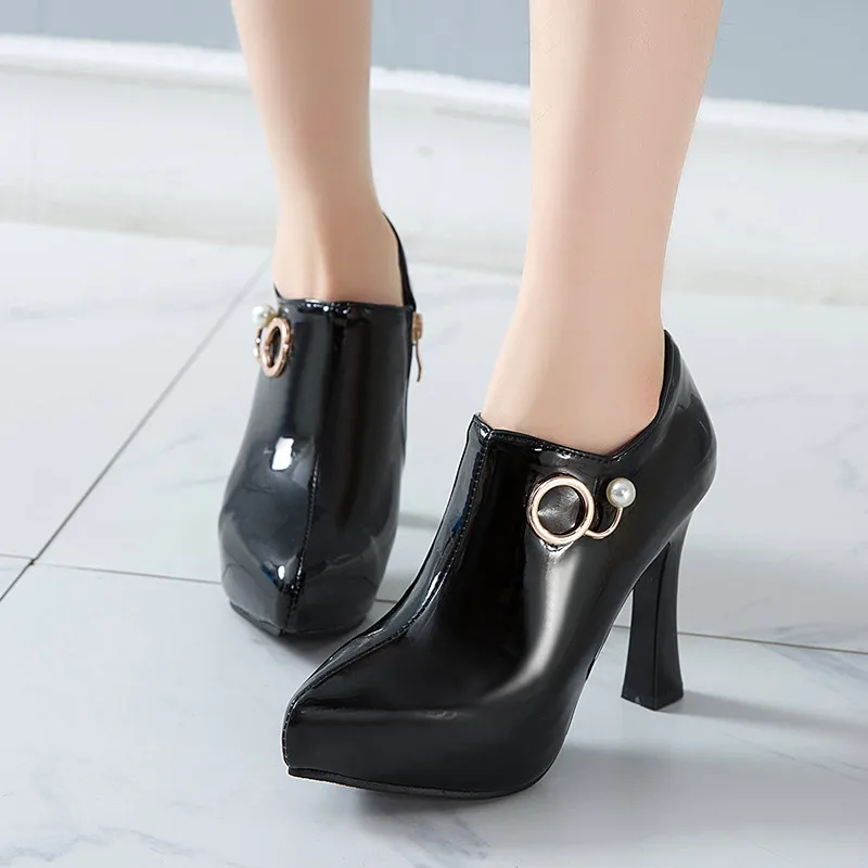 ochanmeb Size 33-50 Patent Leather Shoes Stiletto Heels Ankle Boots Women Ladies Pearls Booties Large Size Footwear Autumn 2020
ochanmeb Size 33-50 Patent Leather Shoes Stiletto Heels Ankle Boots Women Ladies Pearls Booties Large Size Footwear Autumn 2020