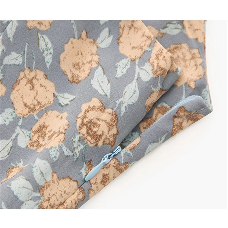 Floral sling dress women 2020 spring summer fashion v neck slim back zipper blue sexy chiffon knee-length dresses feminina LR772
Floral sling dress women 2020 spring summer fashion v neck slim back zipper blue sexy chiffon knee-length dresses feminina LR772
