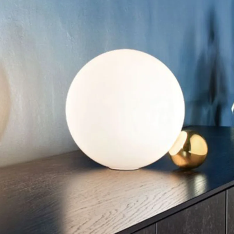 Postmodern creative glass living room table light art bedside bedroom study designer table lamp WF1113
Postmodern creative glass living room table light art bedside bedroom study designer table lamp WF1113
