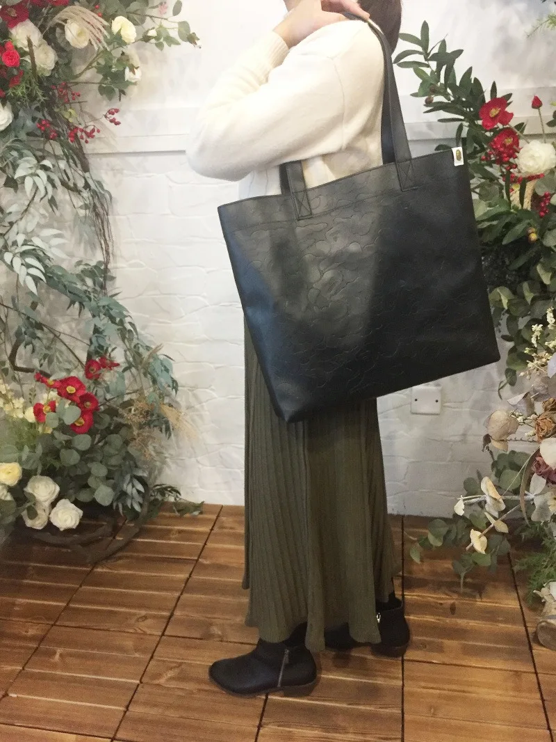 2021 Fashion Embossed Embossed Camouflage Bag Tote Bag Shoulder Handbag Student Bag
2021 Fashion Embossed Embossed Camouflage Bag Tote Bag Shoulder Handbag Student Bag