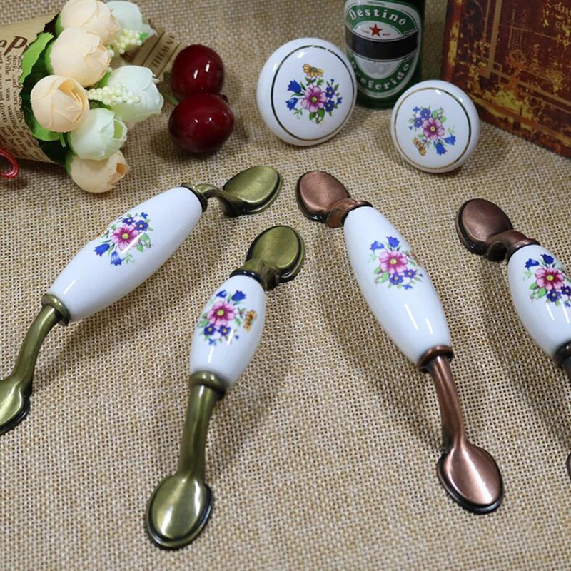 Manija de cerámica de estilo europeo, armario de bronce retro, zapatero, pastoral, flores rojas y azules, cajón de flores, manij
Manija de cerámica de estilo europeo, armario de bronce retro, zapatero, pastoral, flores rojas y azules, cajón de flores, manij