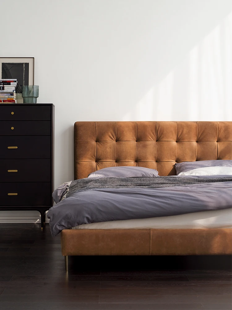 Master bedroom designer retro style full leather bed Minimalist small apartment leather 1.8m double bed
Master bedroom designer retro style full leather bed Minimalist small apartment leather 1.8m double bed