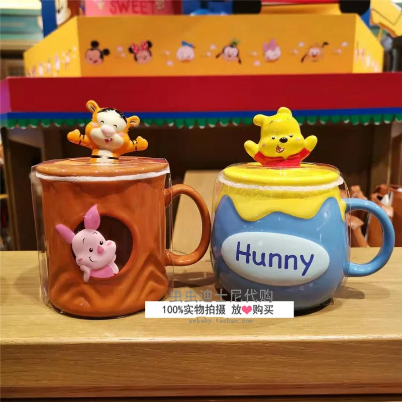 Shanghai Disneyland lovely series Winnie Tigger modeling cup with cup cover mark cup water cup ceramic cup
Shanghai Disneyland lovely series Winnie Tigger modeling cup with cup cover mark cup water cup ceramic cup