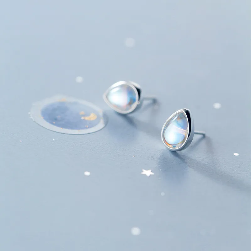 S925 Sterling Silver Color Drop-shaped Synthetic Crystal Summer Raindrops Stud Earrings for Women Girls Lady Jewelry
S925 Sterling Silver Color Drop-shaped Synthetic Crystal Summer Raindrops Stud Earrings for Women Girls Lady Jewelry