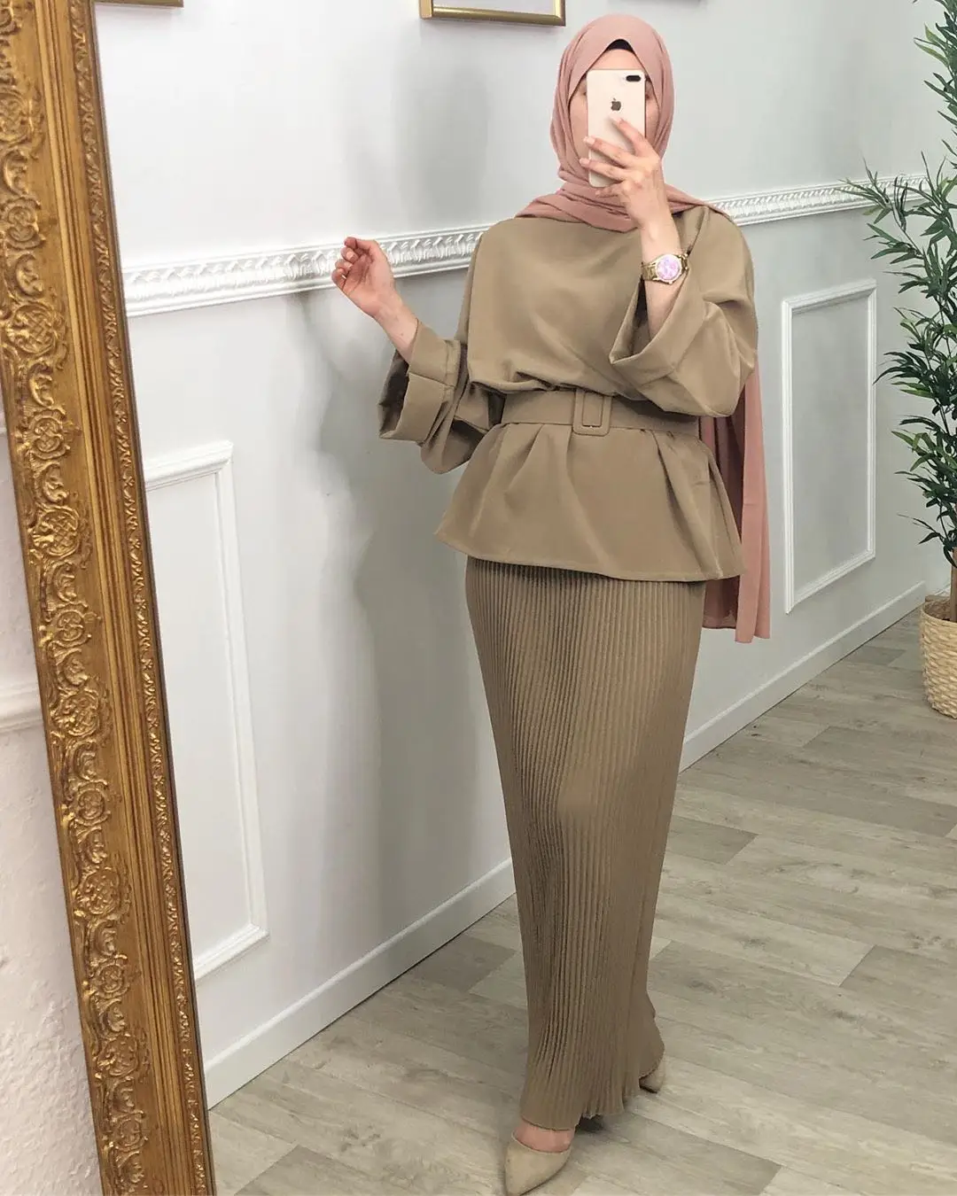 2021 Autumn Fashion Two Piece Tops Skirts Women Dubai Muslim Abaya Lace-up Outfits Kaftan Islamic Clothing Ensembles Dress Suits
2021 Autumn Fashion Two Piece Tops Skirts Women Dubai Muslim Abaya Lace-up Outfits Kaftan Islamic Clothing Ensembles Dress Suits