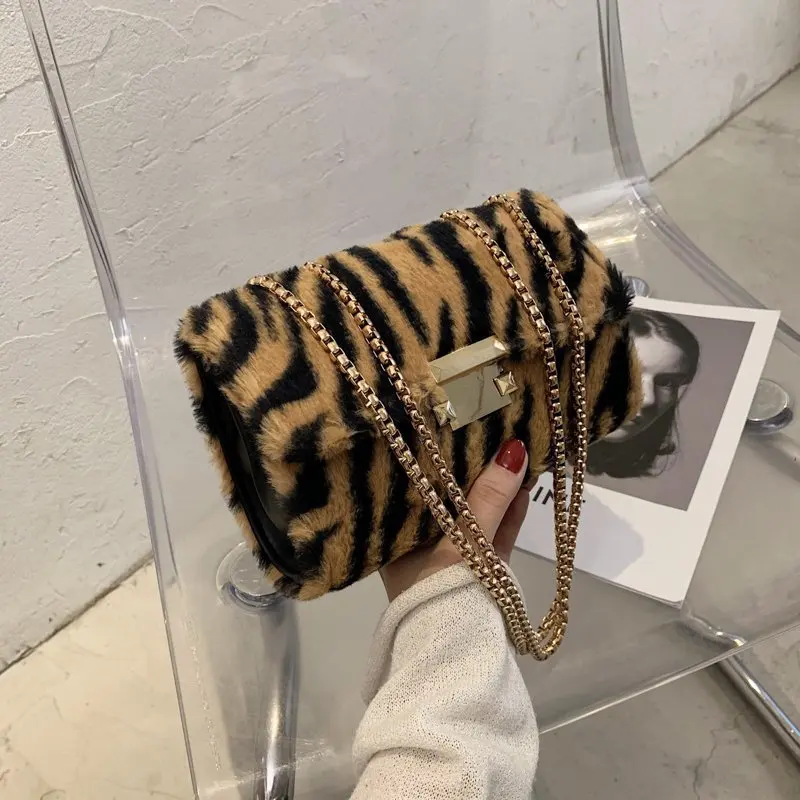 2021 New Luxury Women's Handbags Shoulder Bag Winter Warm Female Flap Messenger Bag Designers Leopard Crossbody Bags For Women
2021 New Luxury Women's Handbags Shoulder Bag Winter Warm Female Flap Messenger Bag Designers Leopard Crossbody Bags For Women