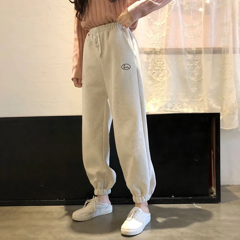 2021Winter Beige Joggers Sweatpants Fleece Warm Jogging Sports Pants for Women Plus fleece Casual Trousers Female
2021Winter Beige Joggers Sweatpants Fleece Warm Jogging Sports Pants for Women Plus fleece Casual Trousers Female