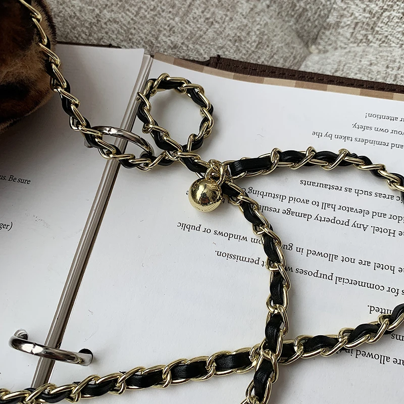 Luxury New Leopard Small Square Bag with Lock Quality Plush Women's Shoulder Bags Elegant Female Crossbody Tofu Bag Lady Handbag
Luxury New Leopard Small Square Bag with Lock Quality Plush Women's Shoulder Bags Elegant Female Crossbody Tofu Bag Lady Handbag