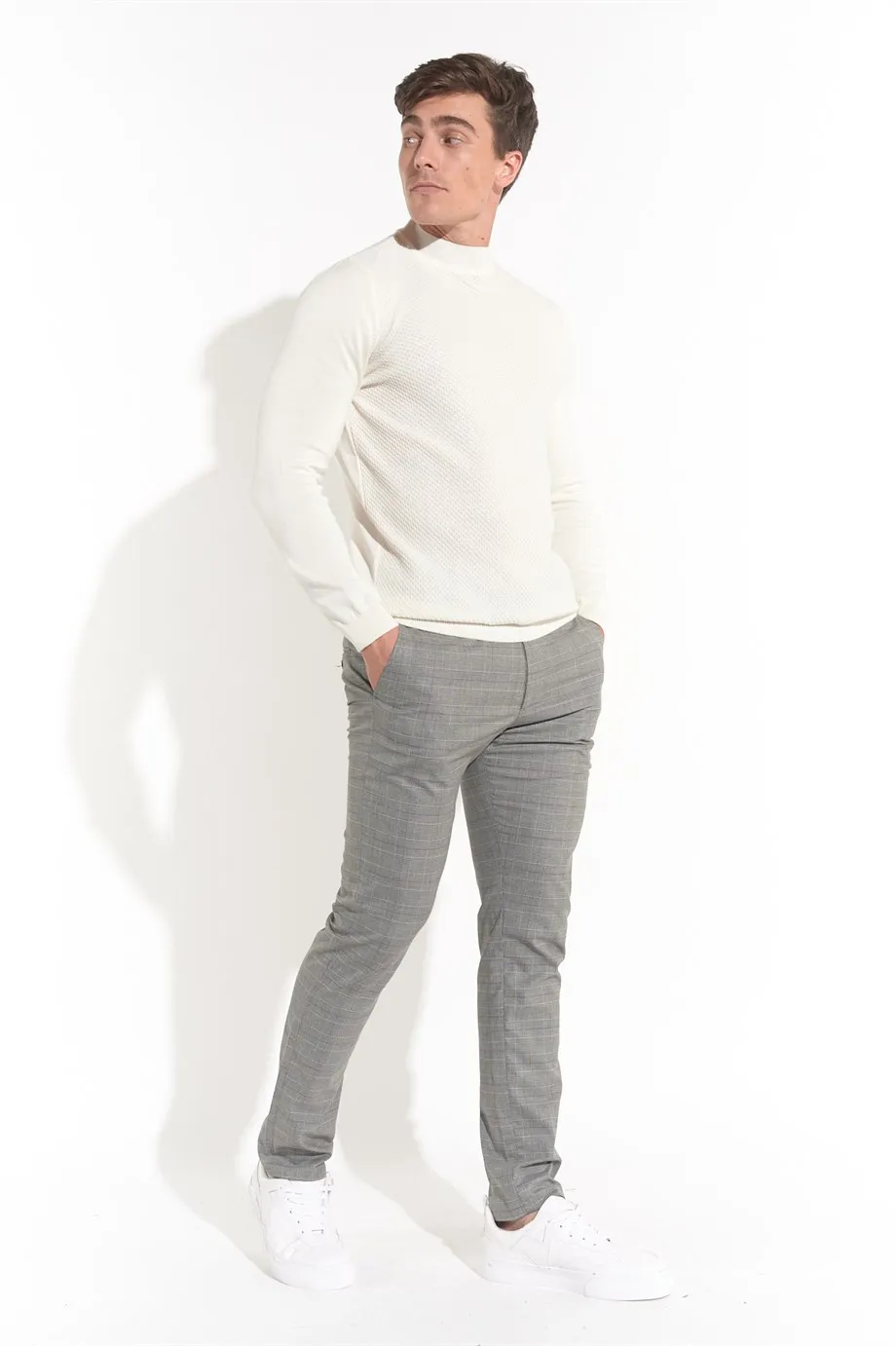 Male Gray Plaid Slimfit Fabric Pants 
Male Gray Plaid Slimfit Fabric Pants