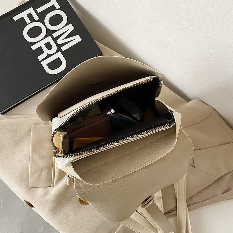 High Quality Leather Fashion Women's Backpack With Silk Scarf Travelling Shoulder Bag Mochilas Backpack for Woman Solid Color 
High Quality Leather Fashion Women's Backpack With Silk Scarf Travelling Shoulder Bag Mochilas Backpack for Woman Solid Color