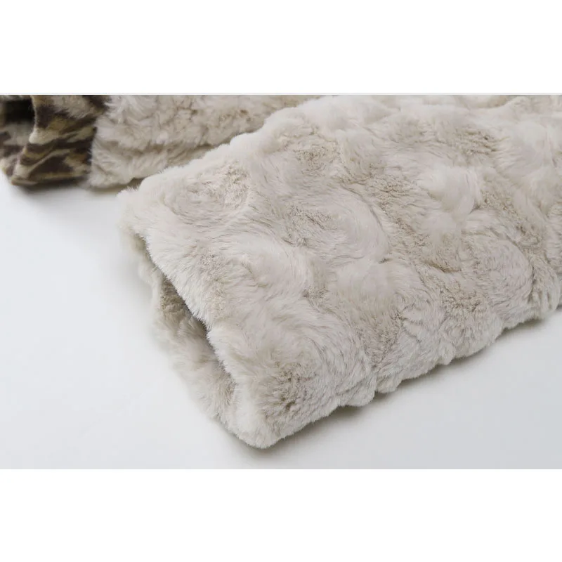 Leopard Print Patchwork Jacket Coat Women 2020 Autumn Winter V-neck Long Sleeve Elegant Female Single Breasted Sheepskin Coat
Leopard Print Patchwork Jacket Coat Women 2020 Autumn Winter V-neck Long Sleeve Elegant Female Single Breasted Sheepskin Coat