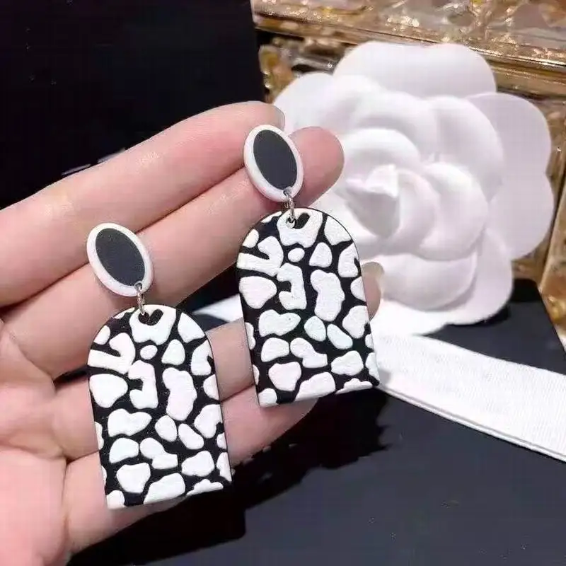 Fashion Modern White Black Leopard Geometric Earrings For Women 2021 Autumn Winter New Earings Jewelry Wholesale
Fashion Modern White Black Leopard Geometric Earrings For Women 2021 Autumn Winter New Earings Jewelry Wholesale