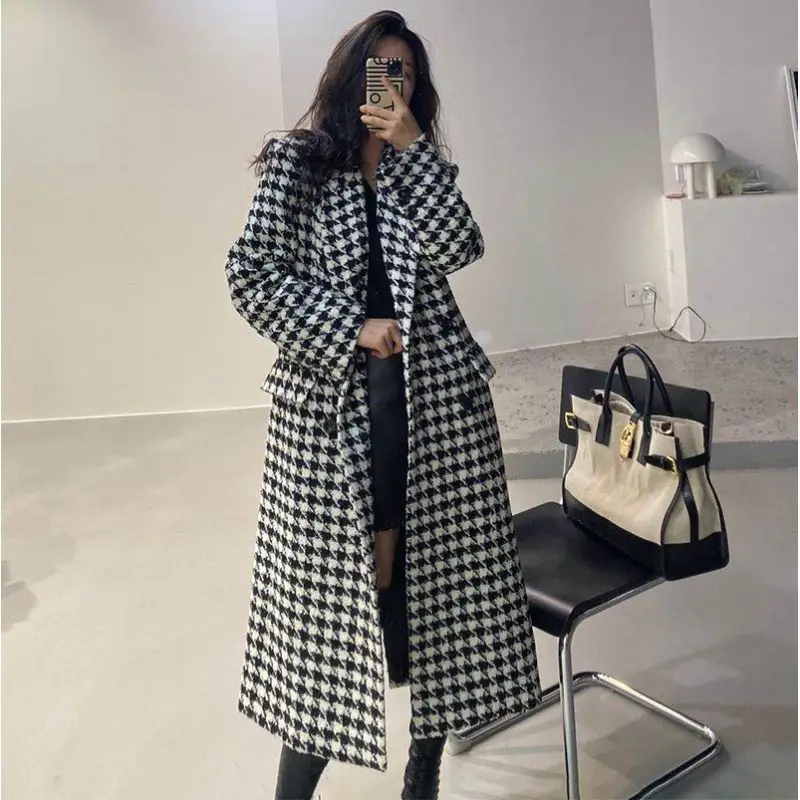 Woolen coat women's 2021 autumn and winter new Korean classic thousand bird lattice medium long over knee woolen coat
Woolen coat women's 2021 autumn and winter new Korean classic thousand bird lattice medium long over knee woolen coat
