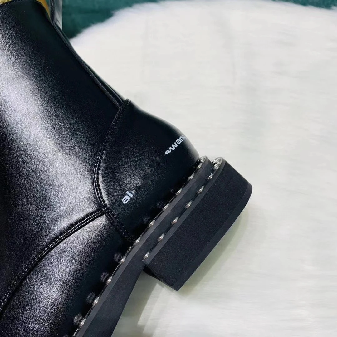 Luxury Brand Autumn Winter Designer Flat Women'S Shoes rivet platform women Boots Blacklace Up Short Ankle Motorcycle Boots 
Luxury Brand Autumn Winter Designer Flat Women'S Shoes rivet platform women Boots Blacklace Up Short Ankle Motorcycle Boots