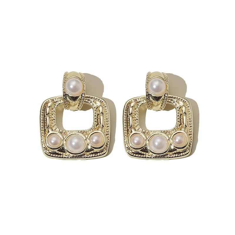 New Baroque Sweet Pearl Joker Senior Drop Earrings Elegant Geometric Square Senior Women Earrings For Bride Wedding Jewelry
New Baroque Sweet Pearl Joker Senior Drop Earrings Elegant Geometric Square Senior Women Earrings For Bride Wedding Jewelry