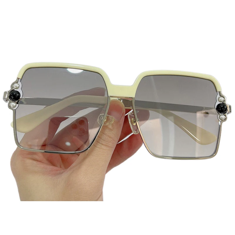 High Quality Square Sunglasses Women Men 2021 Fashion Luxury Brand Pearls Sun Glasses for Women UV400 Lentes De Sol Mujer
High Quality Square Sunglasses Women Men 2021 Fashion Luxury Brand Pearls Sun Glasses for Women UV400 Lentes De Sol Mujer