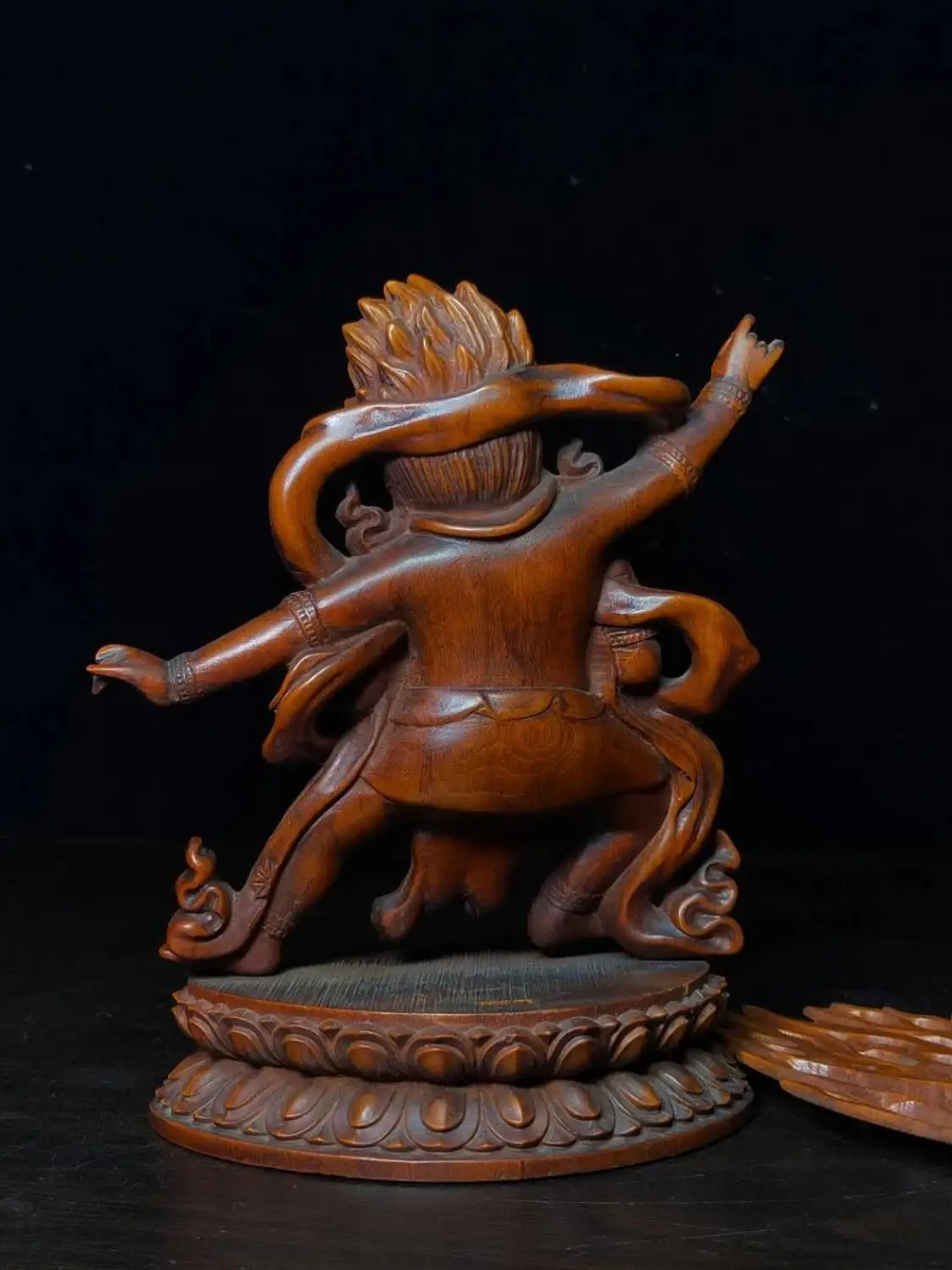 wedding decoration Chinese Boxwood Seikos Wood Carving With the backlight immobile Pluto status backlight is removable
wedding decoration Chinese Boxwood Seikos Wood Carving With the backlight immobile Pluto status backlight is removable